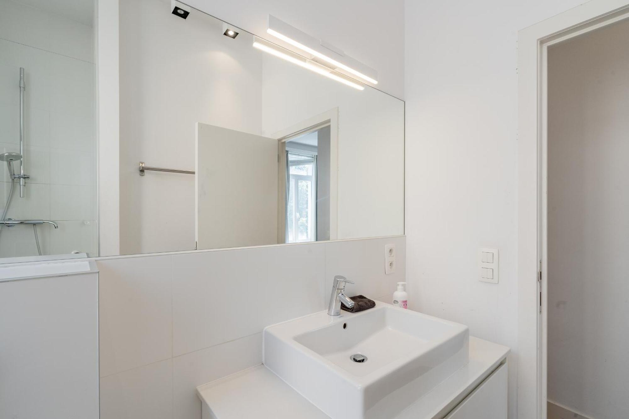 Light Modern Apartment In The Heart Of Amberes Exterior foto