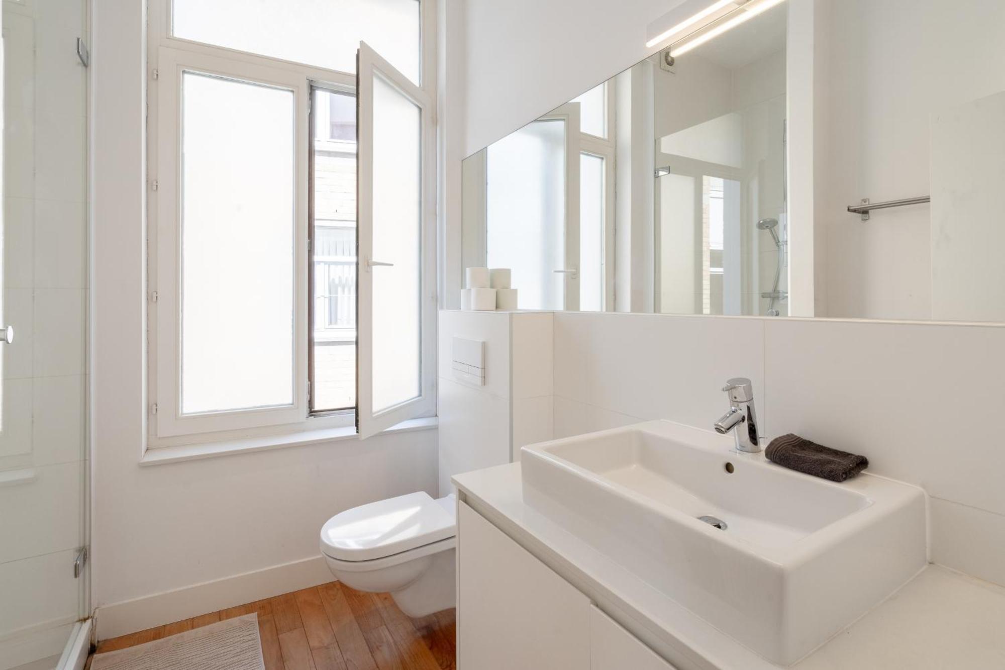 Light Modern Apartment In The Heart Of Amberes Exterior foto